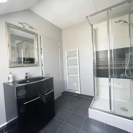 Pouchkine Duplex Au 1er Etage Centre Jardin Amenage Commun Proche Des Plages Du Debarquement Parking Gratuit A Proximite 公寓 *